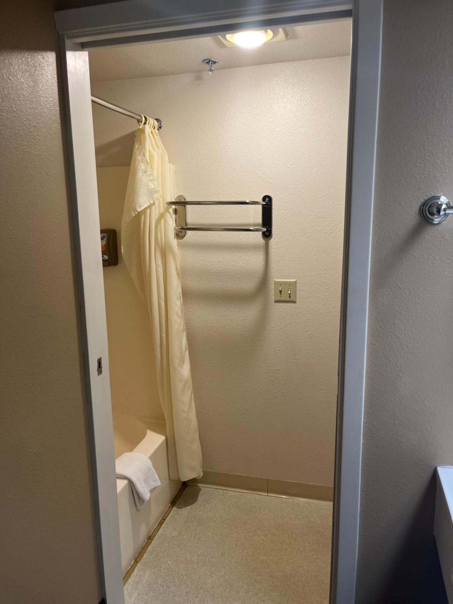 Americas Best Value Inn Kalispell Bagian luar foto