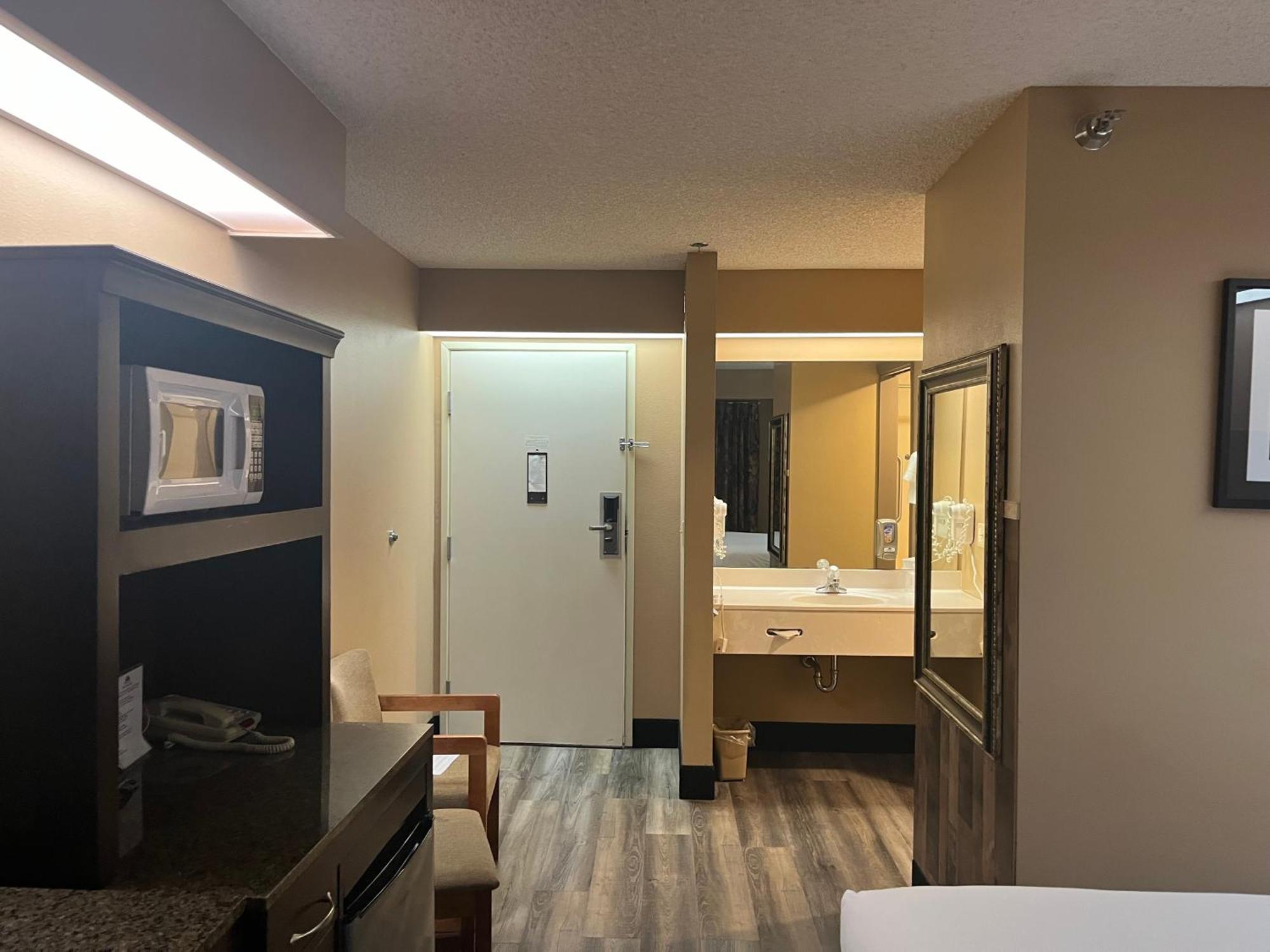 Americas Best Value Inn Kalispell Bagian luar foto