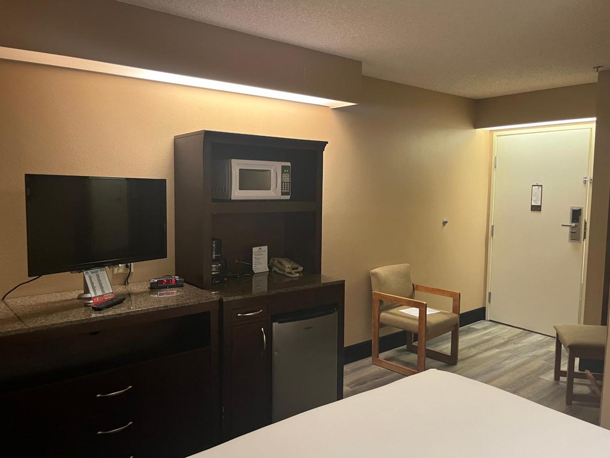 Americas Best Value Inn Kalispell Bagian luar foto